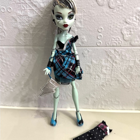 Monster High Frankie Stein - Picture 1 of 3